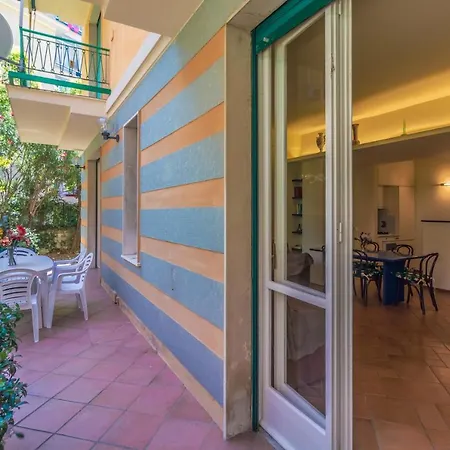 Il Giardino Nascosto Relax Vicino Al Porto Apartmán